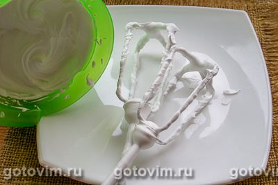 Желейный торт из печенья со сгущенкой без выпечки