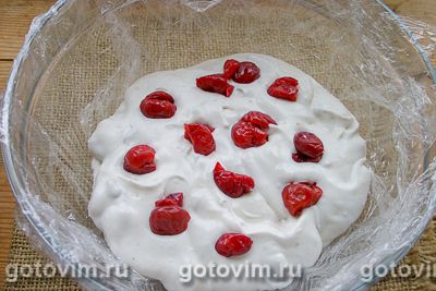 Желейный торт из печенья со сгущенкой без выпечки