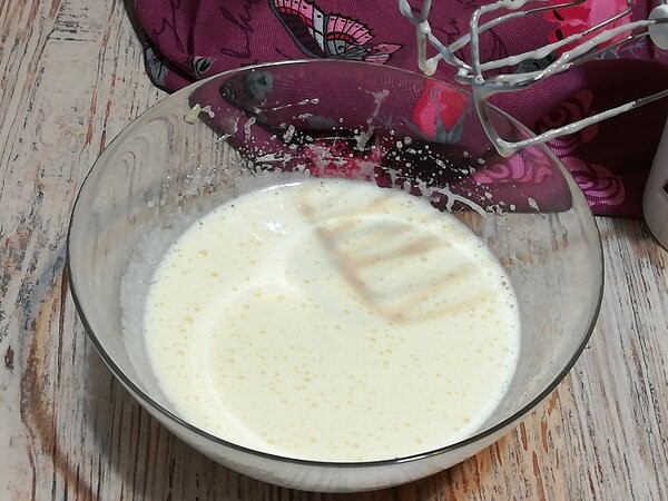 Вкусный домашний бисквитный торт на сковороде