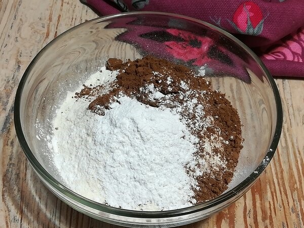 Вкусный домашний бисквитный торт на сковороде