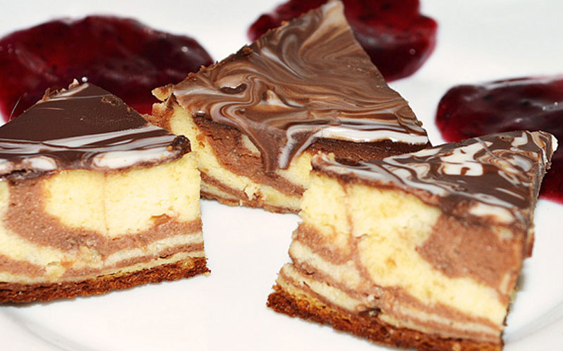 Нежная запеканка из творога с ванильно-шокаладным вкусом. Как же аппетитно!