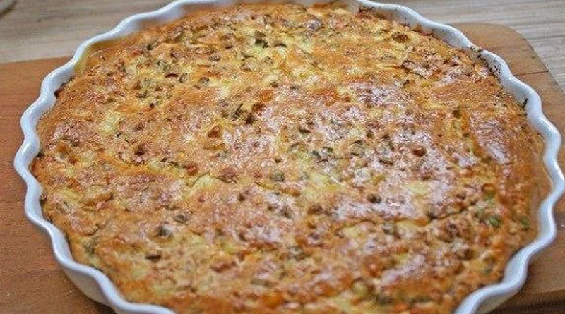 Очень простой заливной пирог. Начинку можно брать любую