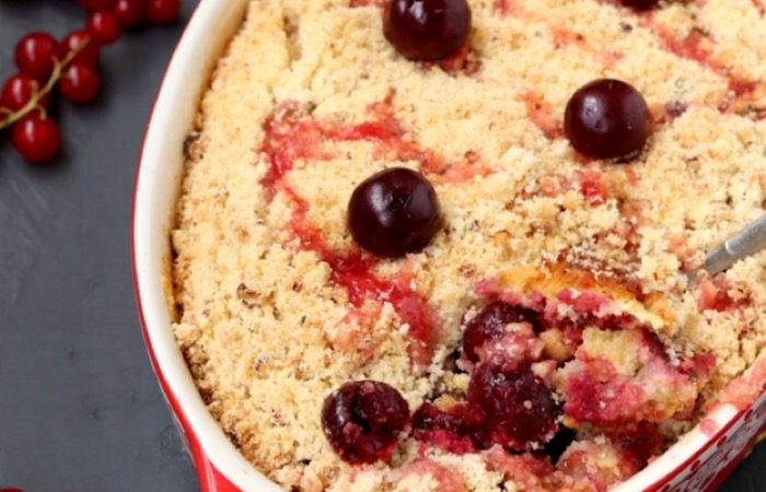 Бесподобный крамбл с творогом и вишней