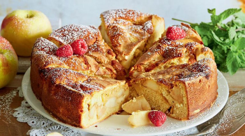 Пышная Шарлотка с яблоками