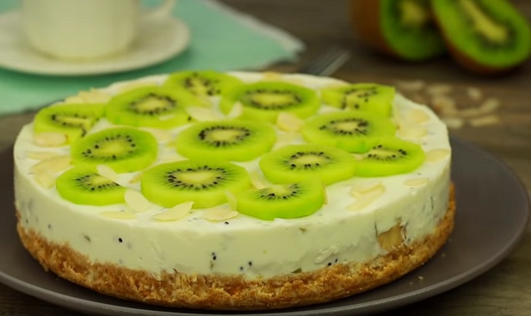 Потрясающий торт с бананами и киви – без выпечки