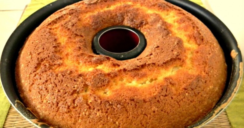 Нежный, очень мягкий и ароматный кекс с вареньем. Идеально к чаю!