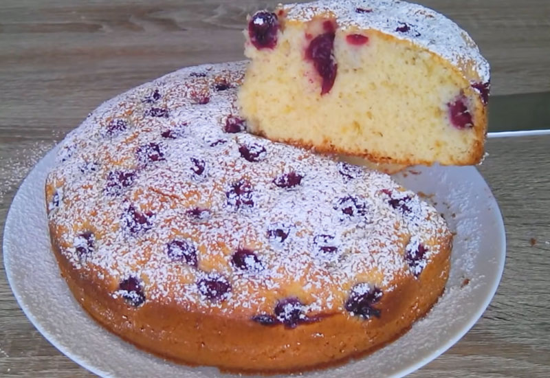 Домашний вишневый пирог на быструю руку