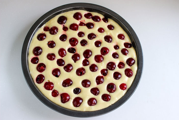 Вишенки в сметанном тесте — потрясающий пирог