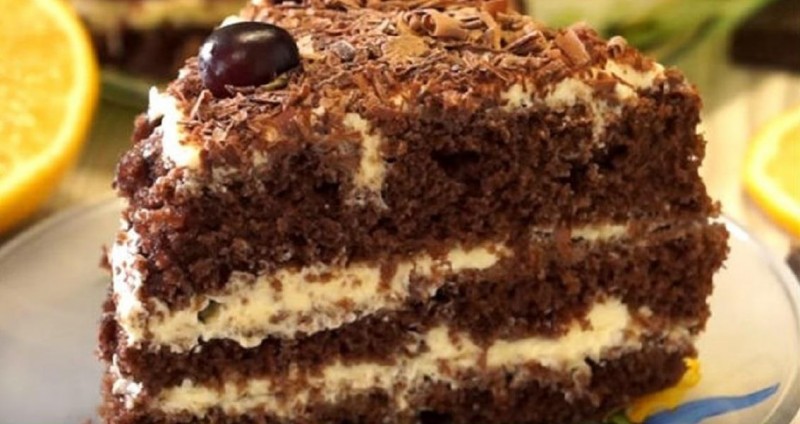 Шоколадный торт со сметанным кремом