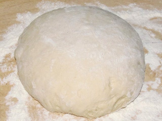 Универсальный вариант отличного дрожжевого теста, которому не нужны яйца и молоко